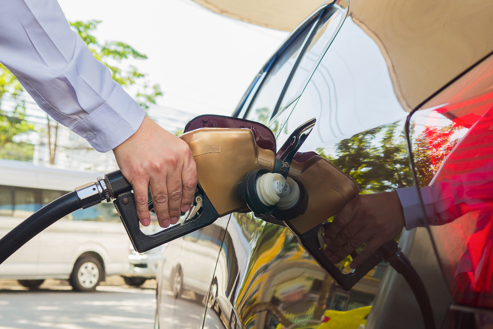 El diésel registra el mayor incremento del año, con un alza acumulada de 58.7%, mientras que las gasolinas aumentan cerca del 45% desde enero. Foto: Magnific.com